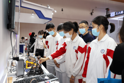 2021世界机器人大会 小小发明家闪耀科技舞台